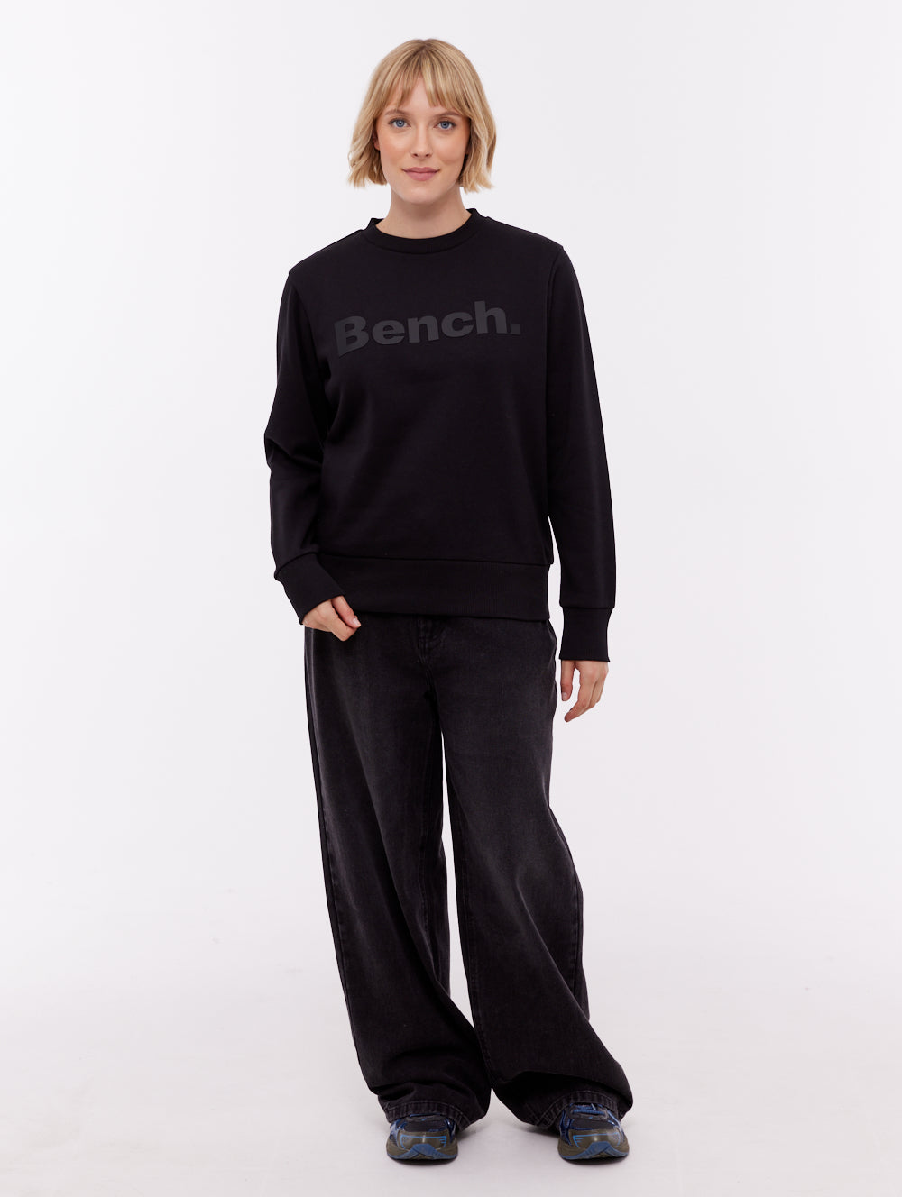 Reana Black BK001 Crews Logo Shot 2